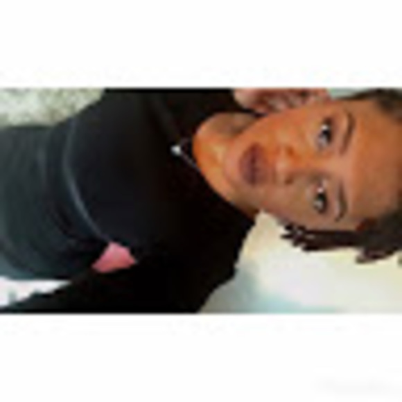 Profile Picture of Clariona Cherelle (@clarionac) on Poshmark