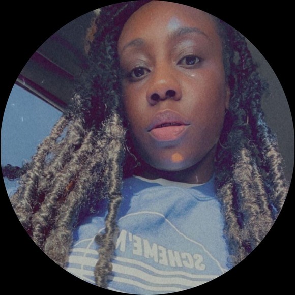 Profile Picture of Paula James (@xsghpkrc) on Poshmark