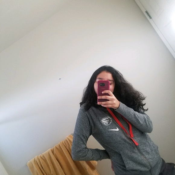 Profile Picture of Carmen Vasquez (@kmen2415) on Poshmark