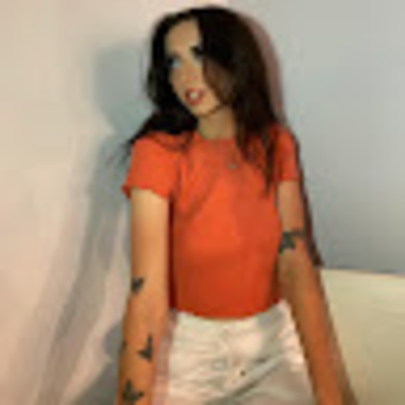 Profile Picture of Alexandria Beville (@alexandriabe464) on Poshmark