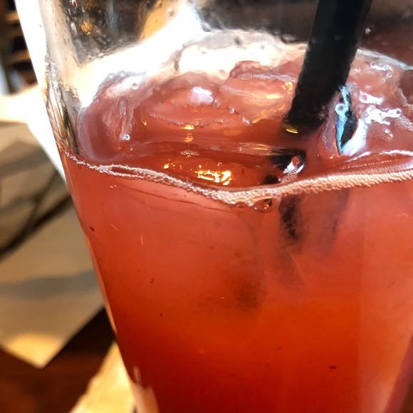 Profile Picture of Lorenza Gutierrez (@lorenzagu) on Poshmark