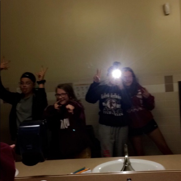 Alexa Hudson - Poshmark Profile Picture of Alexa Hudson (@alexaaaaa5) on Poshmark