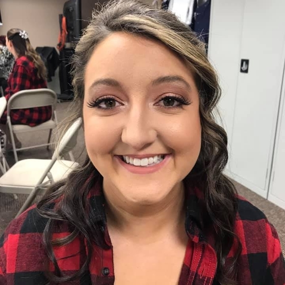 Profile Picture of Kennetha Wattenbarger (@kenni148) on Poshmark