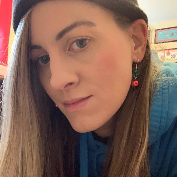 Profile Picture of Jessica Kirby (@jlosfideos) on Poshmark