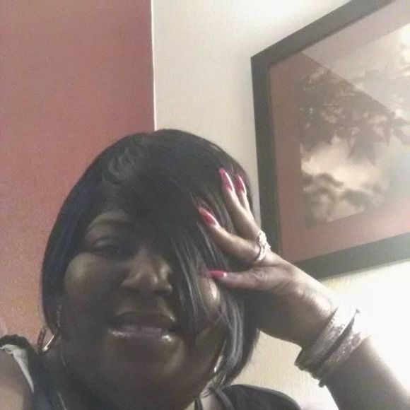 Shellie Shellie - Poshmark Profile Picture of Shellie Shellie (@shellie_shellie) on Poshmark