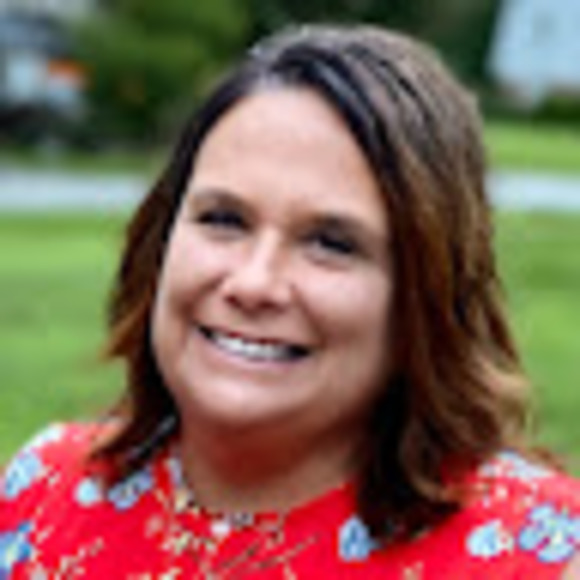 Profile Picture of Kelly Mcfarland (@mamabear611059) on Poshmark