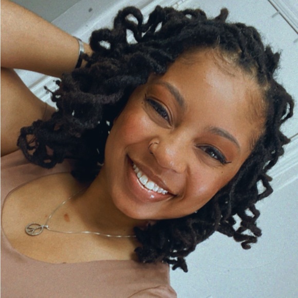 Profile Picture of Jasmine Stovall (@_peacejunkee) on Poshmark