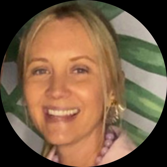 Profile Picture of Beth Watson (@bethwatson3) on Poshmark