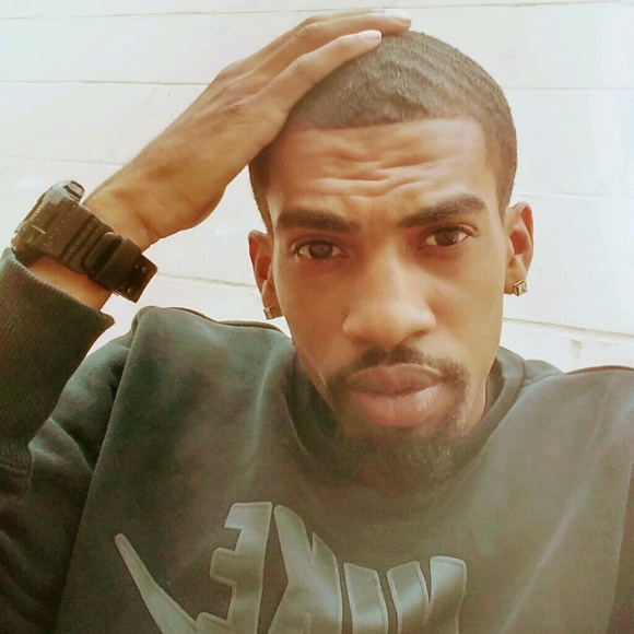 Profile Picture of Michael Gibson (@mikeyuno) on Poshmark