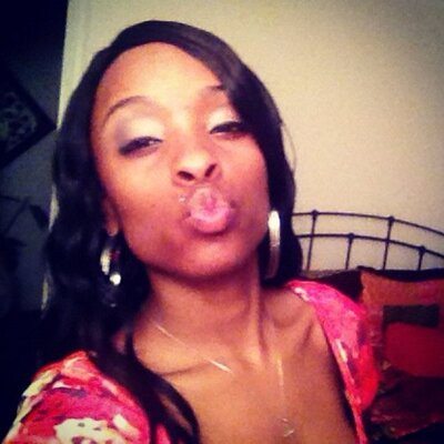 Profile Picture of Deanna Flores (@shebadasshewnaB) on Twitter