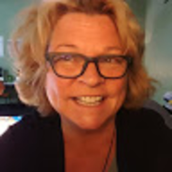 Profile Picture of Pamela Aasen (@paasen) on Poshmark