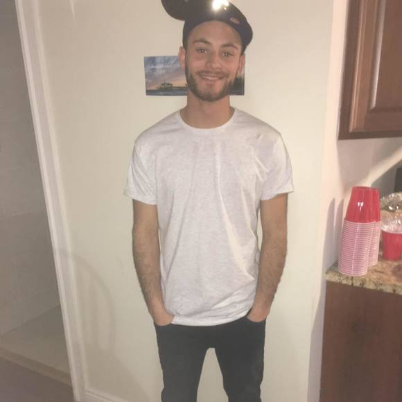 Profile Picture of Claudio Martins (@martins7) on Poshmark