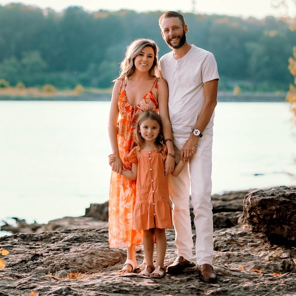 Profile Picture of Emilee Zanger (@emileecassandra) on Poshmark