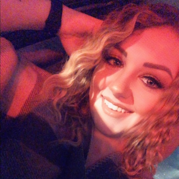 Amber Steagall - Poshmark Profile Picture of Amber Steagall (@asteag_) on Poshmark