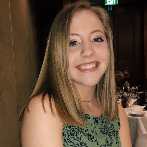 Profile Picture of Julia Cavallo (@juliacavallo197) on Poshmark