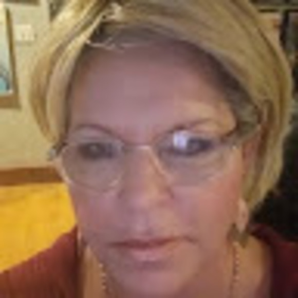 Profile Picture of Kelly Shearouse (@kellyshearouse) on Poshmark