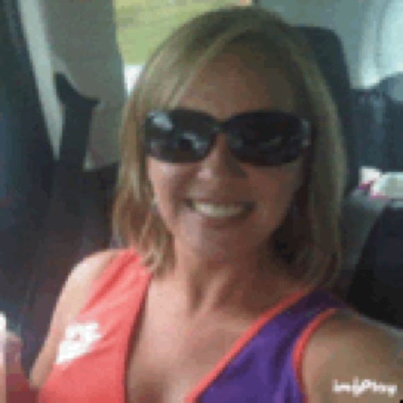 Profile Picture of Kim Colson (@kimcolson1) on Poshmark