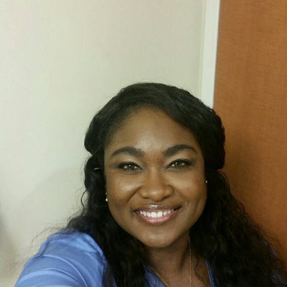 Profile Picture of Danielle Hurt (@30danielle) on Poshmark