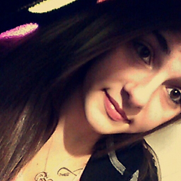 Profile Picture of Paige Jarles (@paigemarie35) on Poshmark