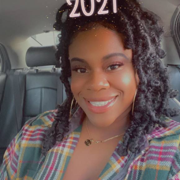 Profile Picture of Clarese Cakers (@clarese10) on Poshmark