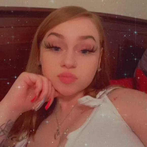 Profile Picture of Alexa Eckert (@alexaeckert) on Poshmark