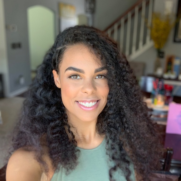 Profile Picture of Lily Samulski (@lcsamuls) on Poshmark