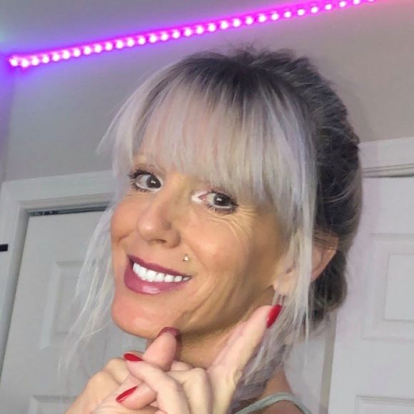 Profile Picture of Danielle Schacht-koziol (@deekay41) on Poshmark