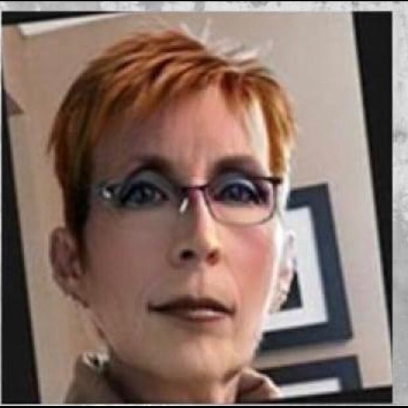 Robin Geroff - Poshmark Profile Picture of Robin Geroff (@geroff2) on Poshmark