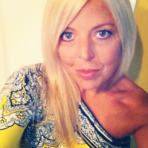 Profile Picture of Pamela Dixon (@pam0113) on Poshmark