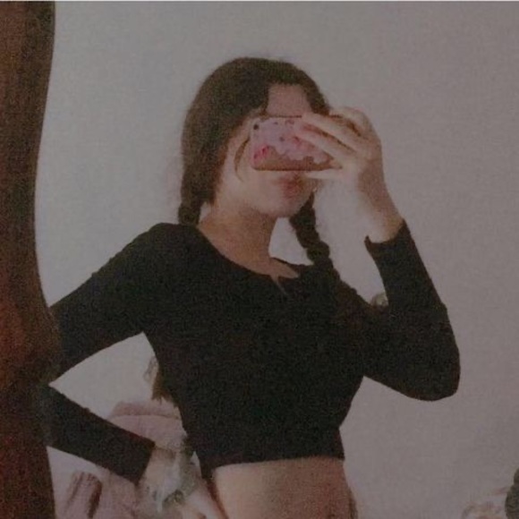 Profile Picture of Melina Ferreyra (@fmelina215) on Poshmark