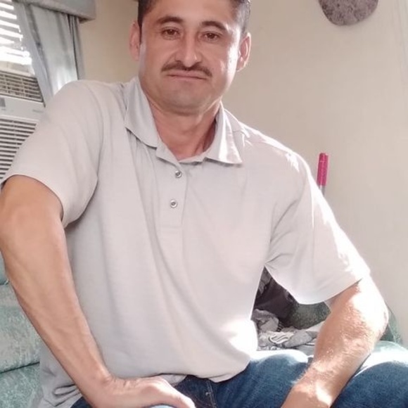Profile Picture of Carlos Escobedo (@carlosescobe215) on Poshmark