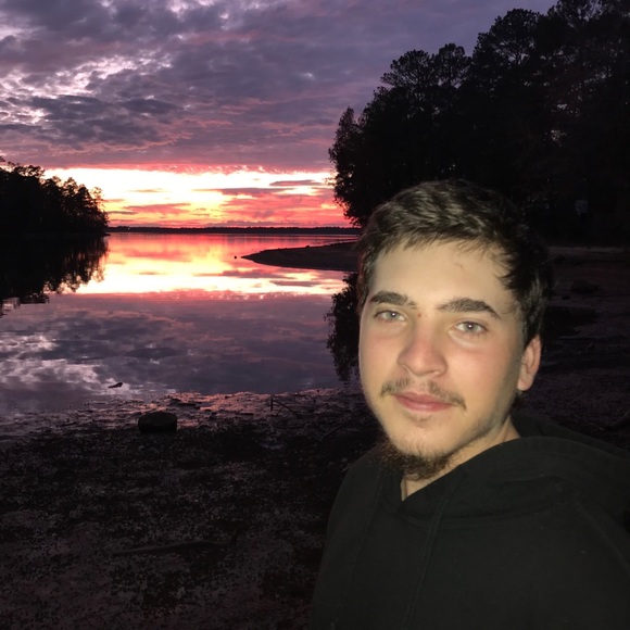 Profile Picture of Jacob Moreland (@jacobmoreland) on Poshmark