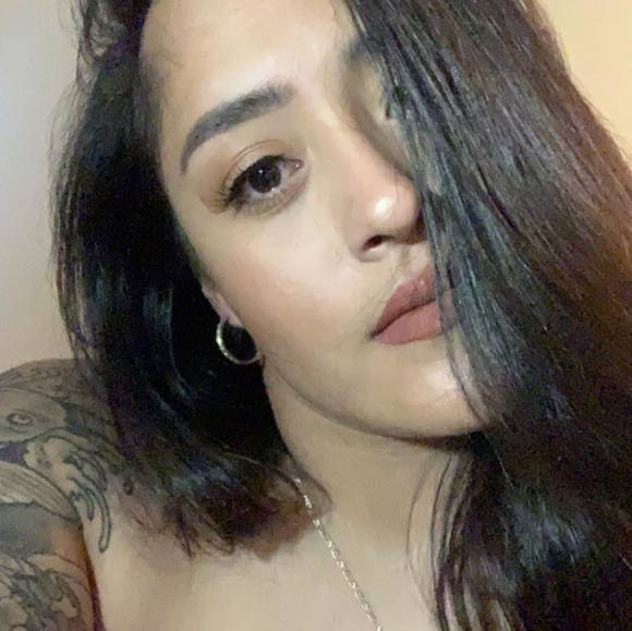 Profile Picture of Yesenia Novoa (@ynovoa12) on Poshmark