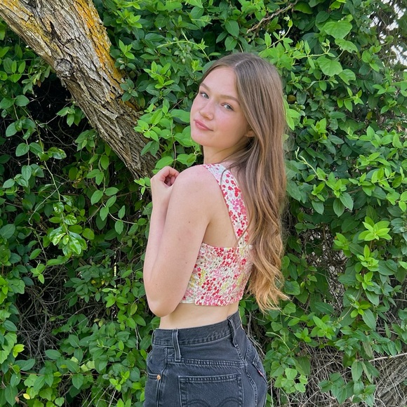 Stormie Keely - Poshmark Profile Picture of Stormie Keely (@skeely_sjk) on Poshmark