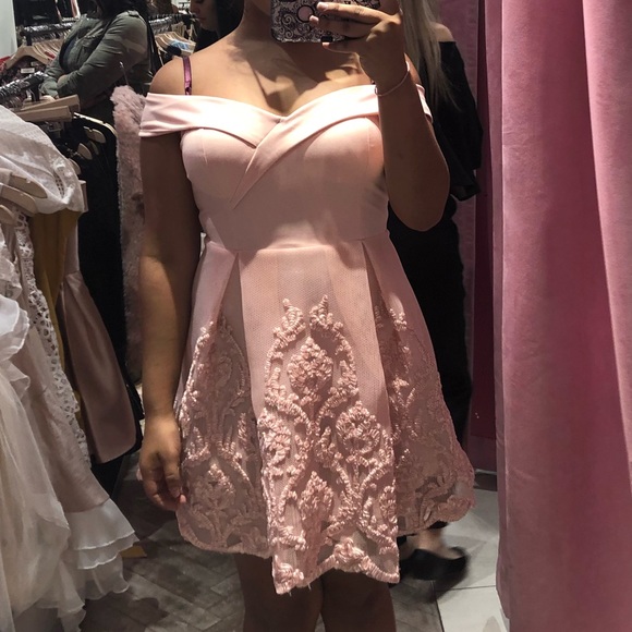 Profile Picture of Isabel Ballew (@izzyaballew) on Poshmark