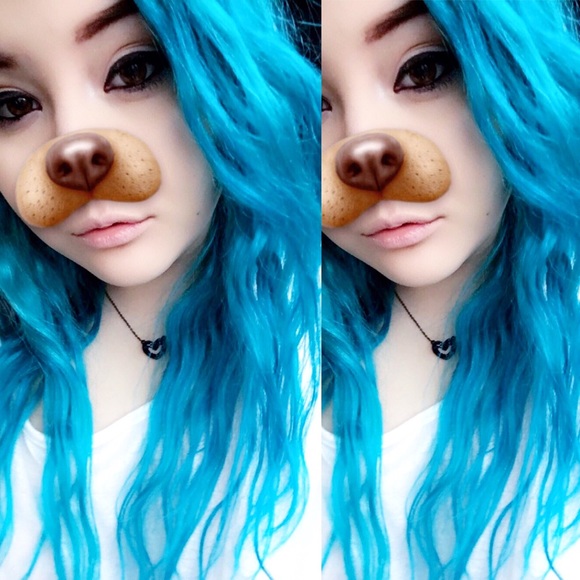 Profile Picture of Dani Rakos (@dxxnii) on Poshmark