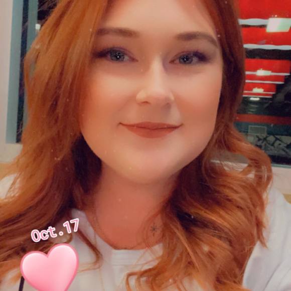 Profile Picture of Vicky Holloway (@vhollow2) on Poshmark