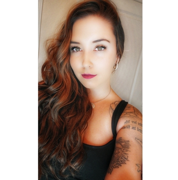 Profile Picture of Stephanie Waywood (@swaywood) on Poshmark