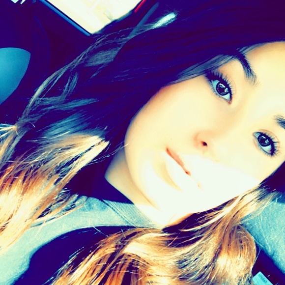 Cianna Manino - Poshmark Profile Picture of Cianna Manino (@babyyy_evaaa) on Poshmark