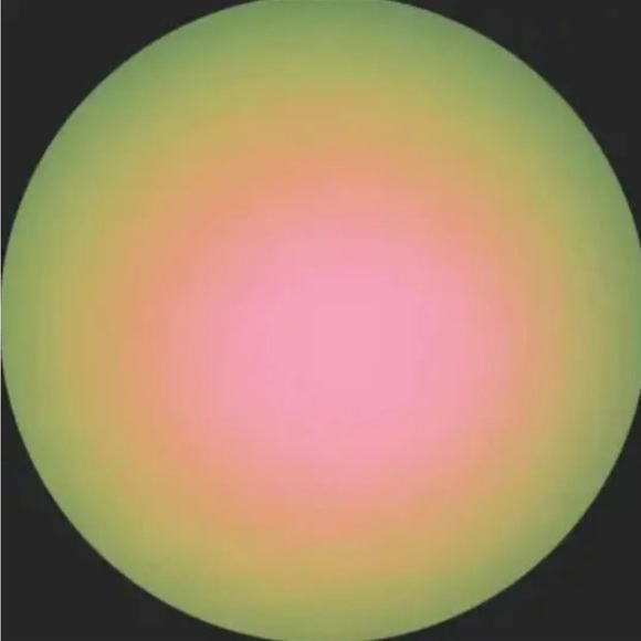 Profile Picture of Valentina Silva (@varii_118) on Poshmark