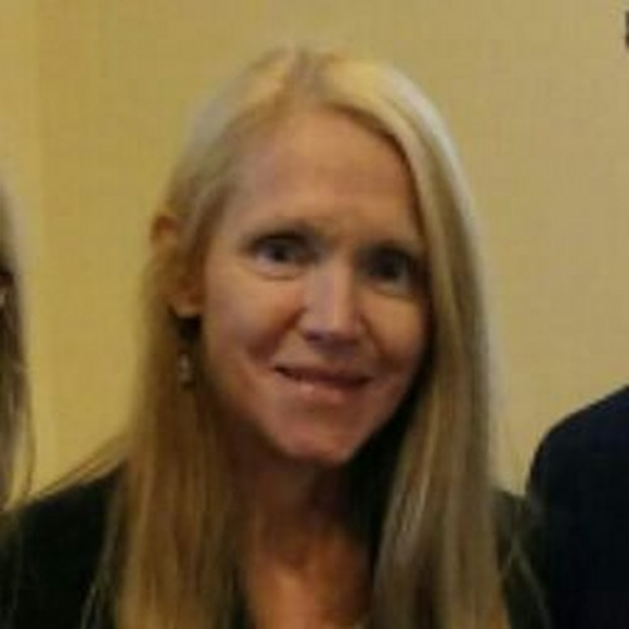 Profile Picture of Elizabeth boe Aarestad-luster (@elizabethboe1) on Poshmark