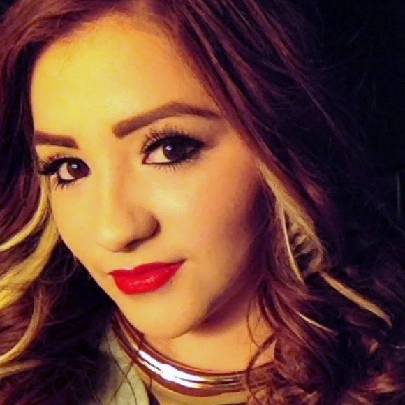 Profile Picture of Rosa Chavez (@rchavez87) on Poshmark