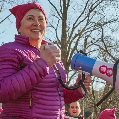 Profile Picture of Jen Childs-Roshak (@DrJenCR) on Twitter