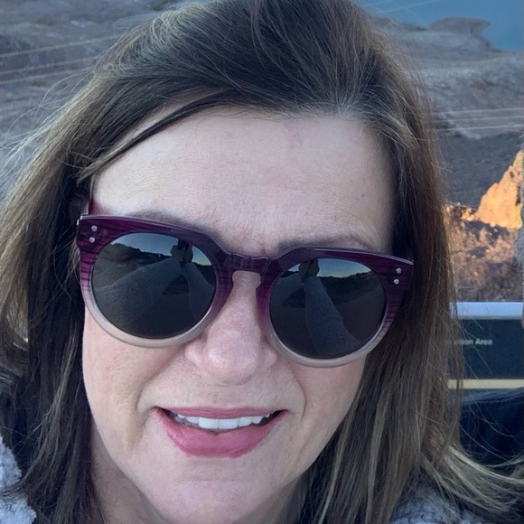 Profile Picture of Donna Grantham (@dgrantham212) on Poshmark