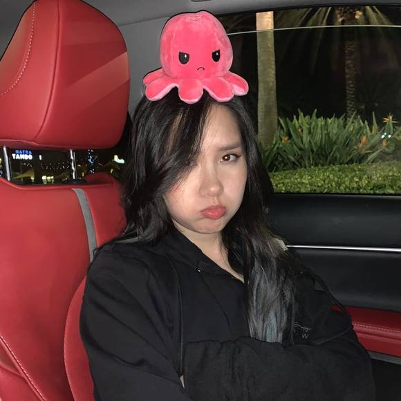 Profile Picture of Nguyễn Nhàn (@thanhnhanntn97) on Poshmark