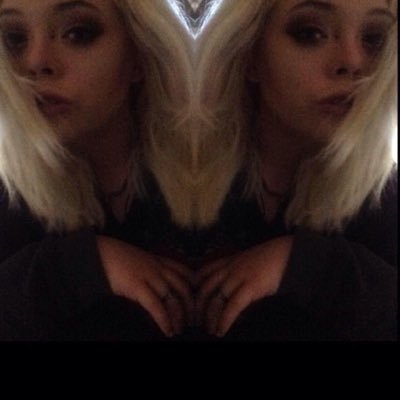 Profile Picture of Lara Harris (@Dolly_set) on Twitter