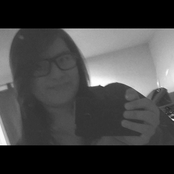 Profile Picture of Cristal Sanchez (@cristalmonsans) on Poshmark