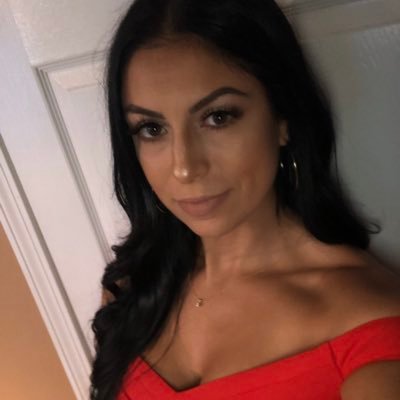 Profile Picture of Brittney Carvalho (@xox_bee) on Twitter