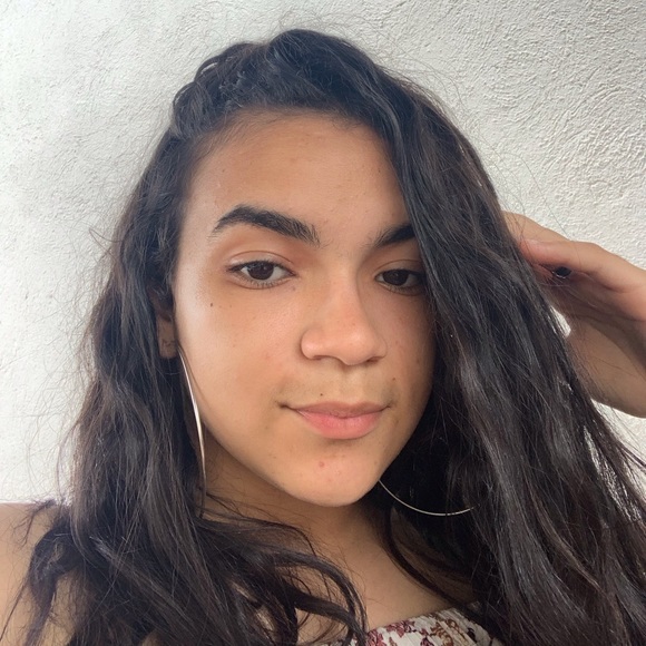 Profile Picture of Anelis Guzman (@aneliss) on Poshmark