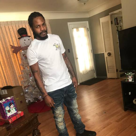 Profile Picture of Tae King (@tae722) on Poshmark